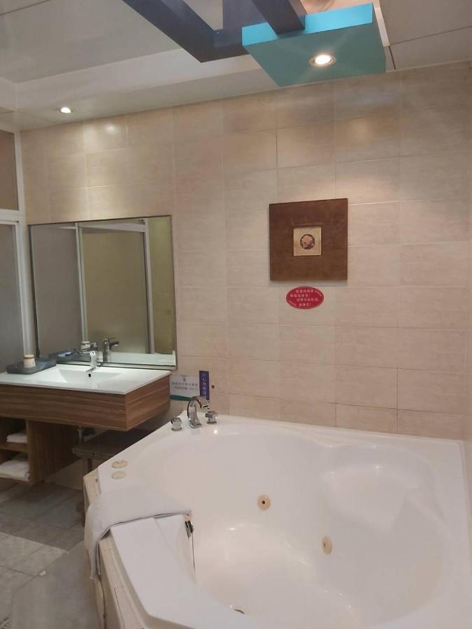 كاوشيونغ Chateau Motel المظهر الخارجي الصورة