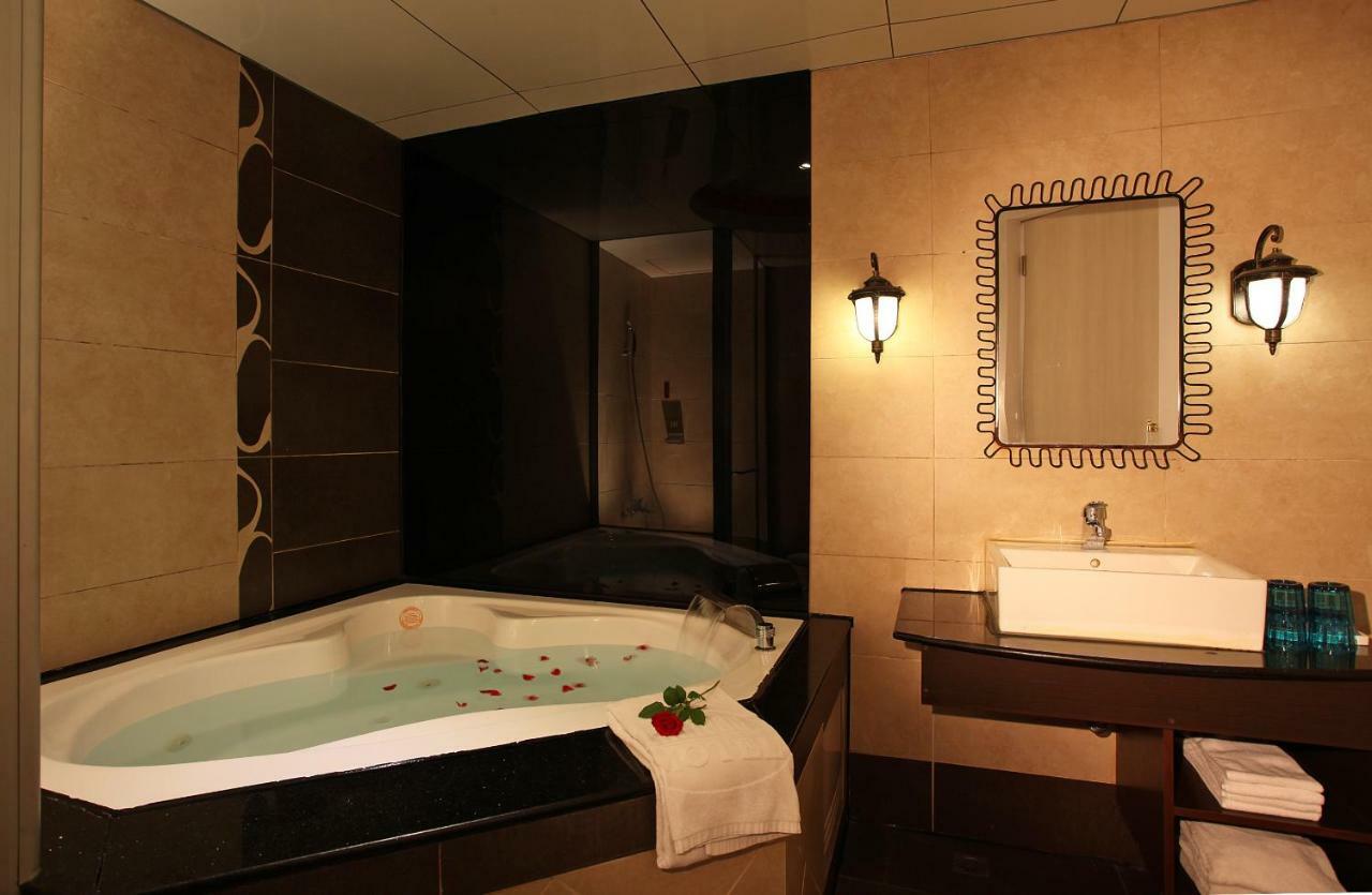 كاوشيونغ Chateau Motel المظهر الخارجي الصورة